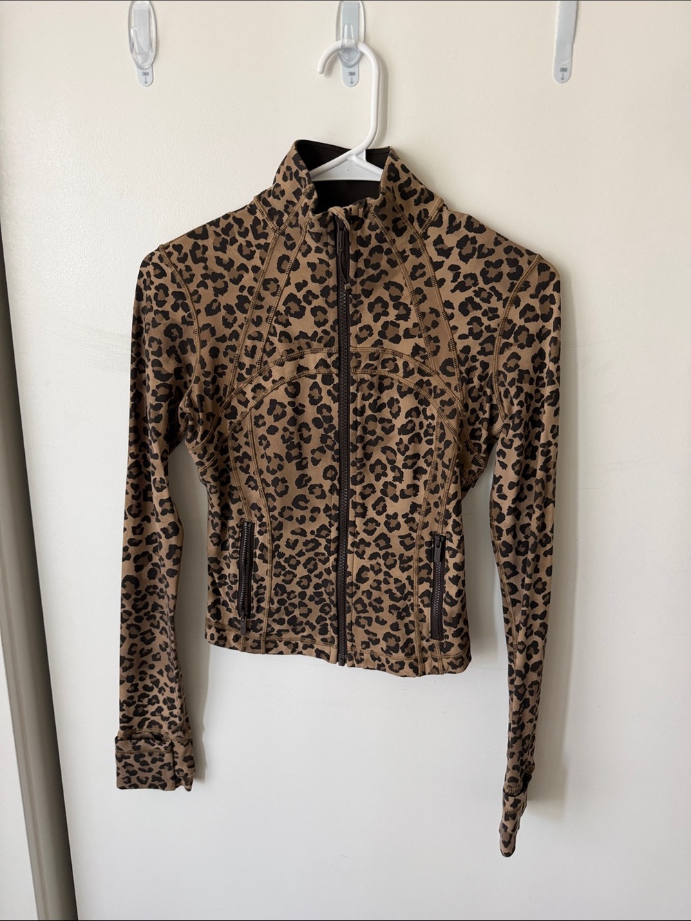 lululemon athletica Leopard Print cropped define size 4